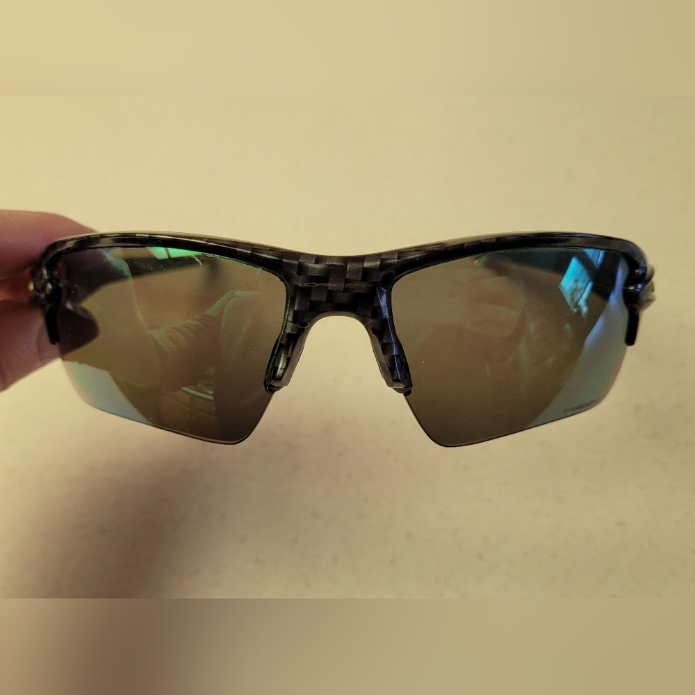 Oakley men's sunglasses with case